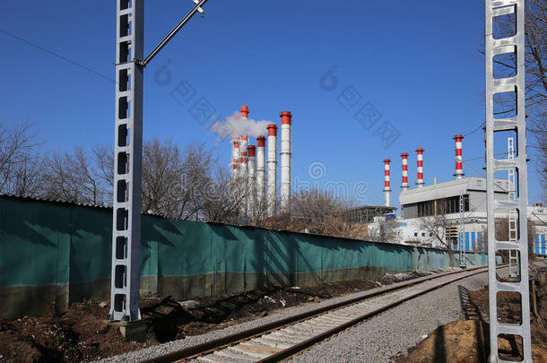 俄罗斯莫斯科，带烟囱的燃煤发电厂