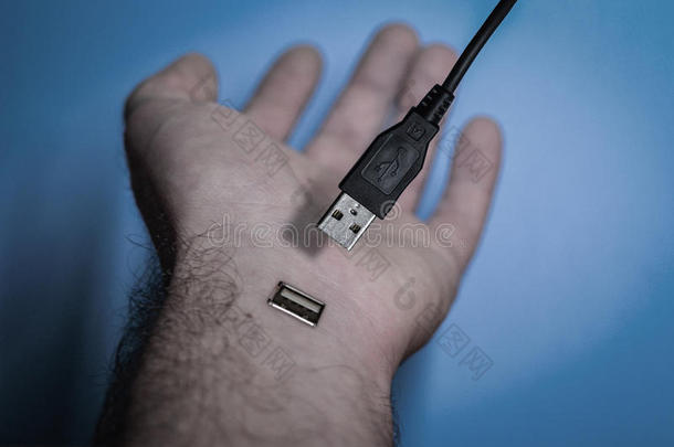 断开，人的手从USB插孔拔出