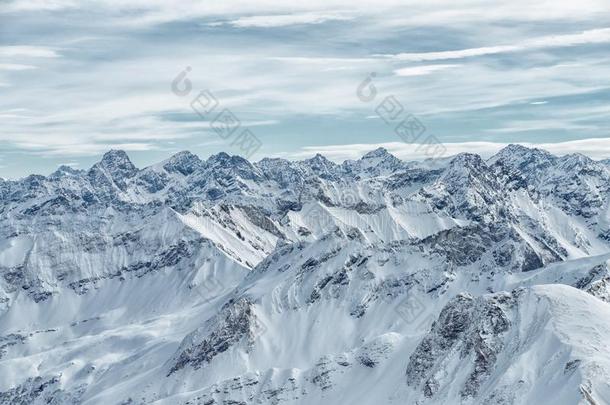 阿尔卑斯山背包巴伐利亚蓝色清楚的