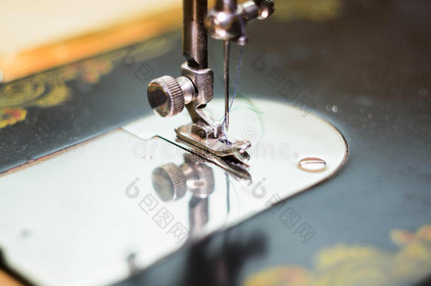 缝纫机的细节。 旧缝纫机。