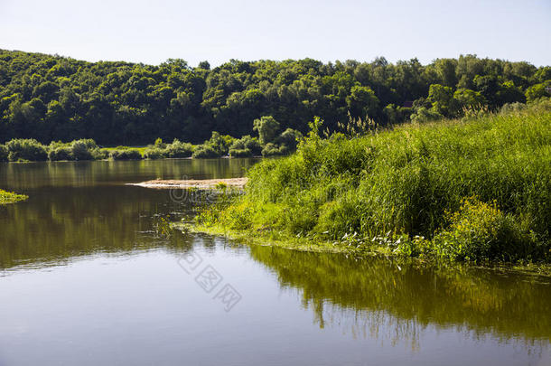 美丽的<strong>风景</strong>和一条<strong>小河</strong>