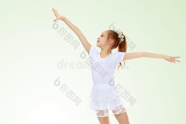 女孩<strong>体操</strong>运动员挥手。