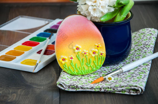 装饰复活节鸡蛋饼干，洋甘菊风信子油漆和刷子