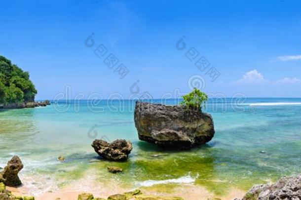 巴厘岛巴东巴东海滩的全景宽屏景色