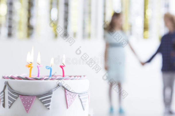生日男孩蛋糕蜡烛粗心的