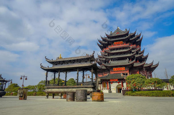 崇远寺，中国-2017年1月29日：美丽的红黑相间的<strong>塔楼</strong>，令人惊叹的中国<strong>建筑</strong>，从