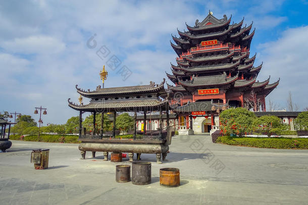 崇远寺，中国-2017年1月29日：美丽的红黑相间的塔楼，令人惊叹的中国建筑，从