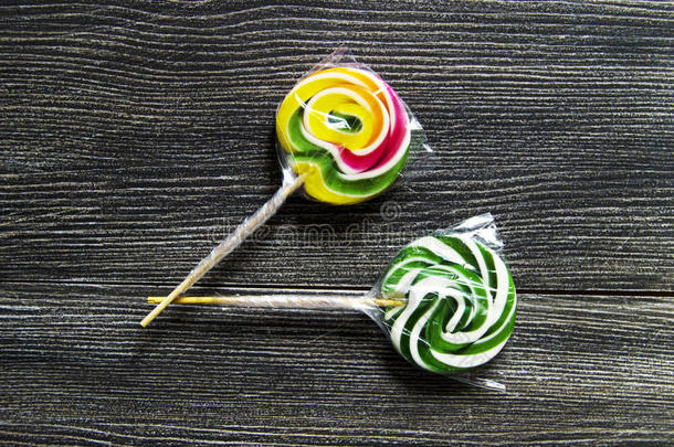 彩色和图案化的糖果，有趣的彩色糖果为儿童喜欢书面糖，彩色和图案糖果，有趣的彩色CA