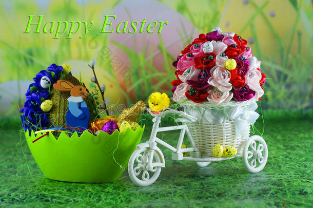 复活节卡片与愿望，复活节鸡蛋小鸡和鸡蛋与兔子工艺品。