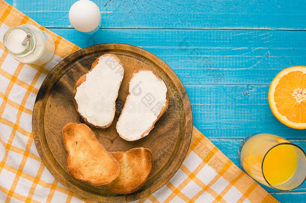 欧式早餐，面包，橙汁
