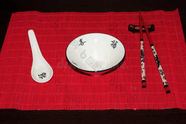 亚洲厨具杯，用于米饭和筷子