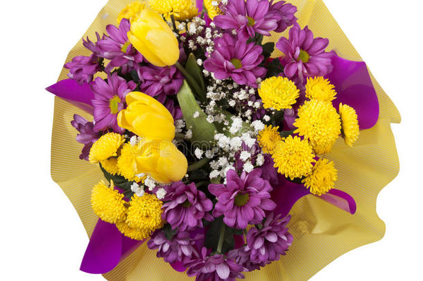 黄色和紫色菊花与黄色郁金香的美丽花束