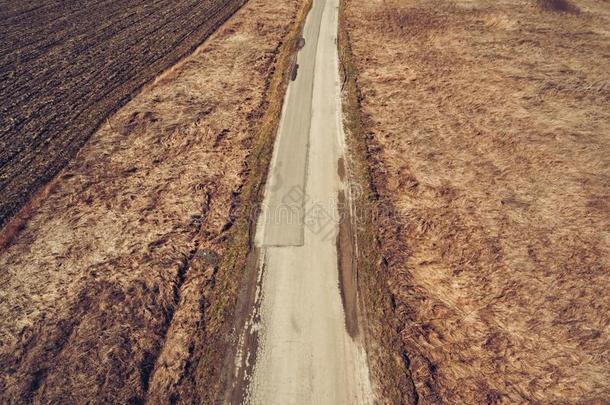 春天的乡村道路。