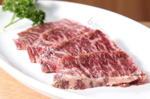 一张美味的生<strong>牛肉美食</strong>照片