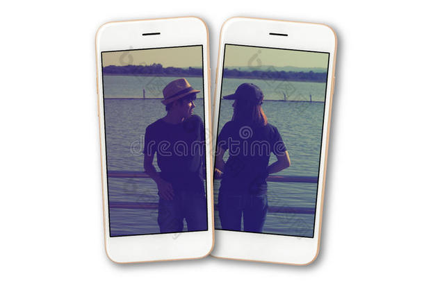 情侣照片在智能手机屏幕隔离