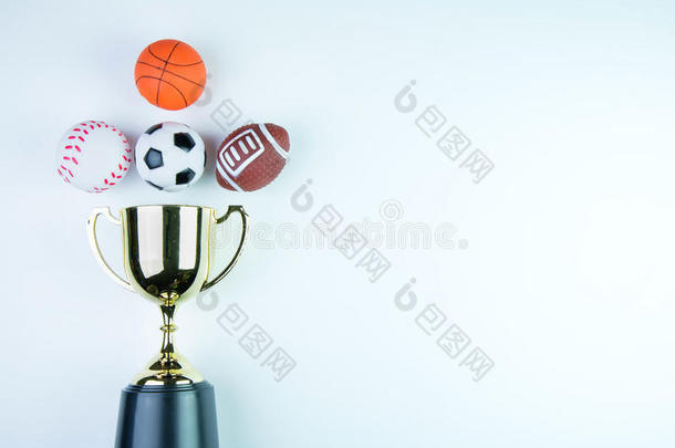 金色奖杯，足球玩具，棒球玩具，篮球玩具和鲁