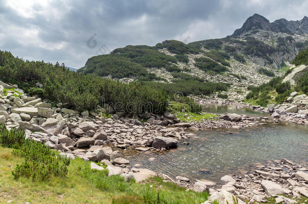 皮林山岩石峰和上<strong>穆拉托</strong>沃湖的美景