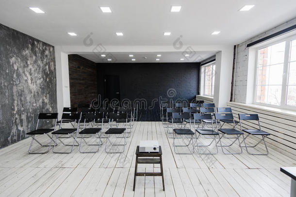 建筑学黑色蓝色板会议室