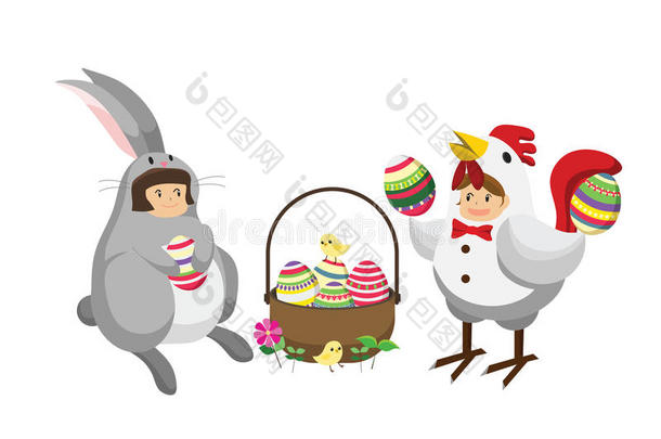 <strong>女孩</strong>们穿着鸡肉服装和<strong>兔子兔子</strong>服装，篮子里装满了装饰好的复活节彩蛋。