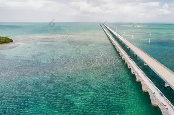 美丽的鸟瞰海外公路桥，<strong>佛罗里达</strong>州