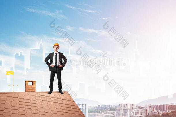 工程师站在屋顶上看着远方。 混合媒体