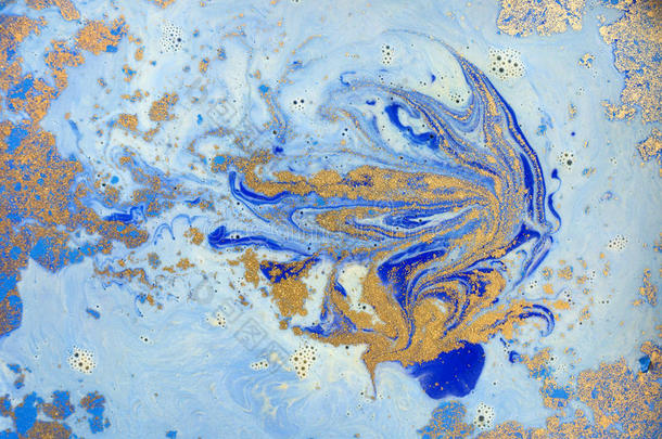 蓝色和<strong>金色</strong>的液体纹理，水彩画手画大理石<strong>花纹</strong>插图，抽象背景