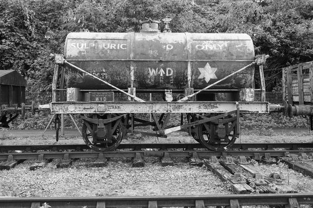 布里斯托尔港的旧火车在布里斯托尔黑白相间