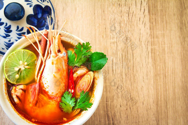 关亚洲<strong>辣汤</strong>与虾在碗，著名的泰国福