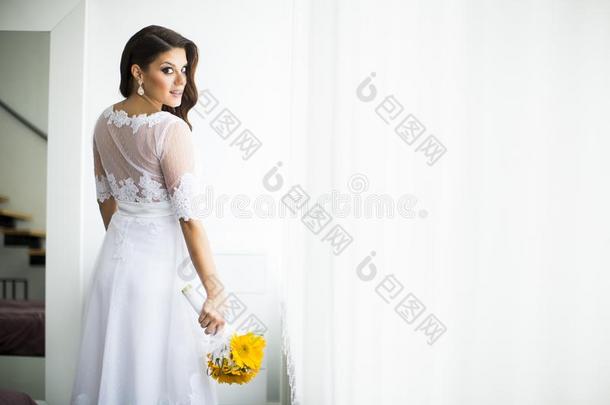 美丽的花束新娘白种人庆祝
