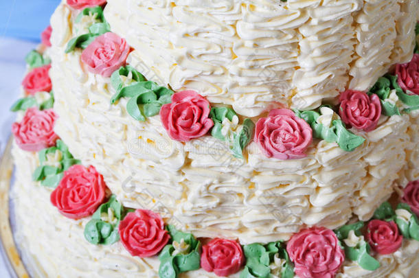 奶油蛋糕特写玫瑰从奶油装饰