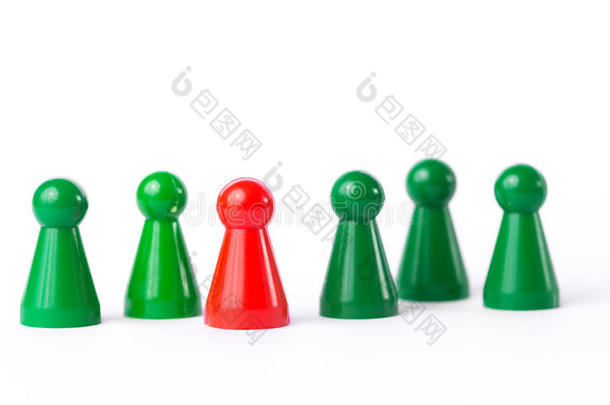 一组绿色令牌与一个独特的红色令牌