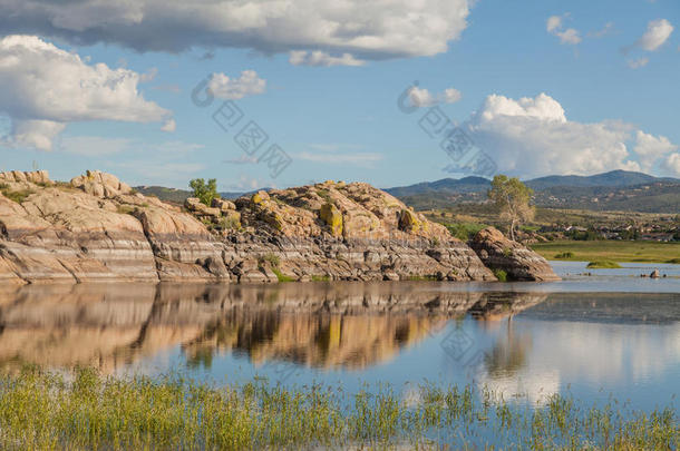 亚利桑那州美女花岗岩湖风景