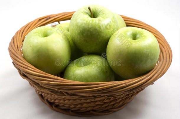 篮子里有绿色的苹果