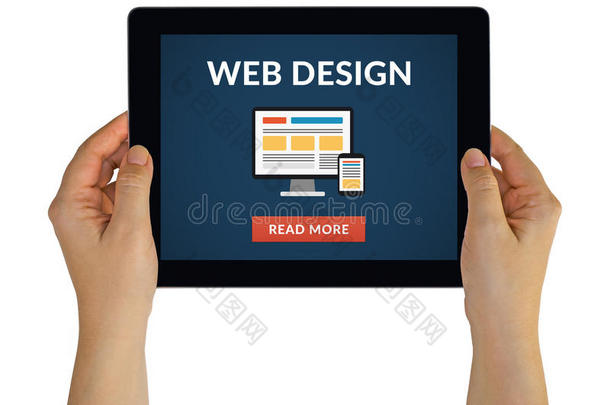 手拿平板电脑与网页设计概念在屏幕上