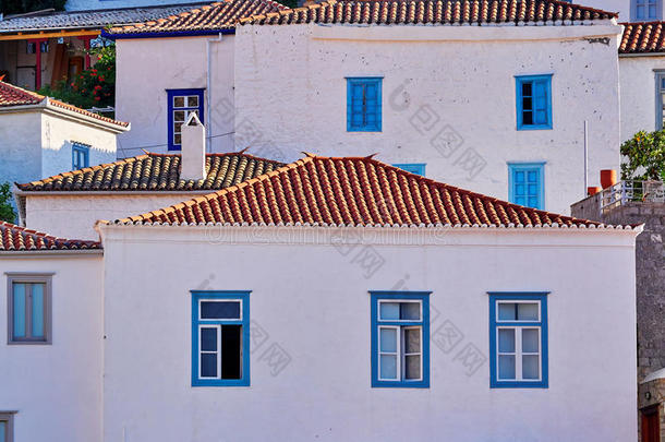 希腊海德拉岛，白色洗漱墙房屋