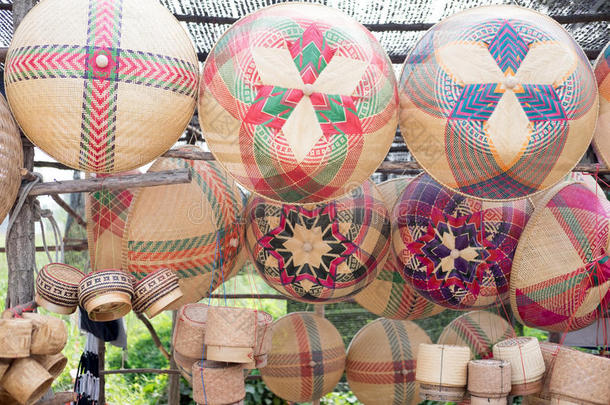 竹藤制成的篮子和厨具