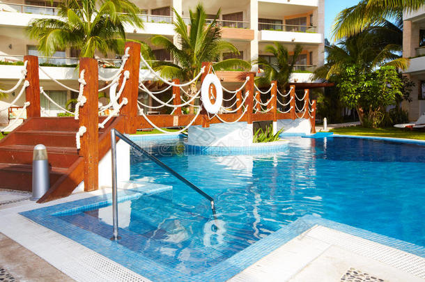加勒比度假酒店的游泳池。