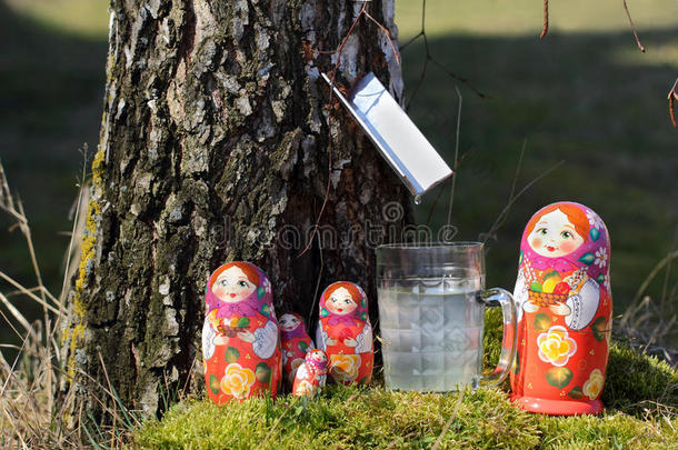 桦树汁和嵌套娃娃