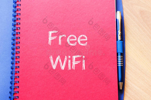 笔记本上的免费<strong>wifi</strong>文本概念