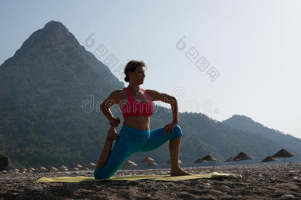 天线空气体位美丽的美女