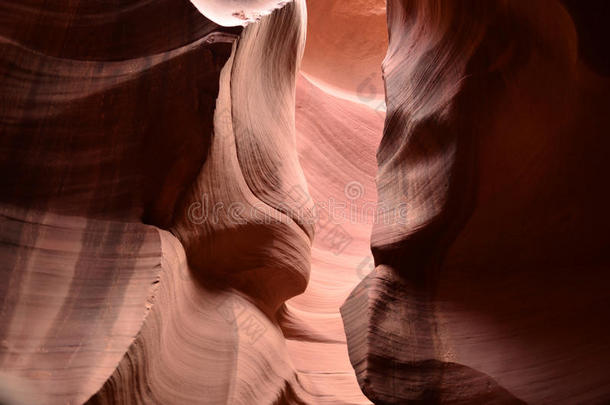 亚利桑那州纳瓦霍保留地美丽的羚羊峡谷