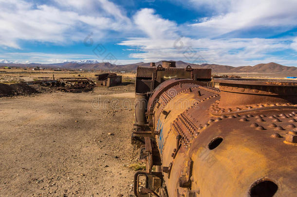 废弃的生锈的旧火车在火车墓地-尤尼，玻利维亚