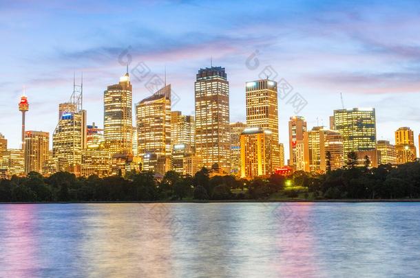 美丽的悉尼港与日落天空，澳大利亚