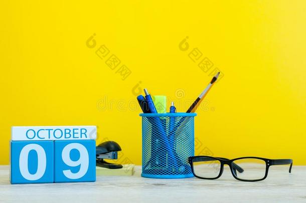 十月9Thailand泰国.一天9关于m向Thailand泰国,木制的颜色日历向教师或