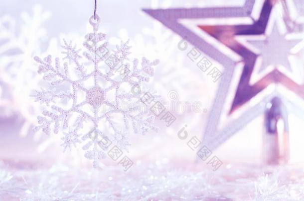 圣诞节星银紫色的和白色的雪花.圣诞节和