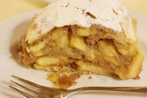 维也纳语苹果以果实或干酪为馅而烤成的点心向一pl一te