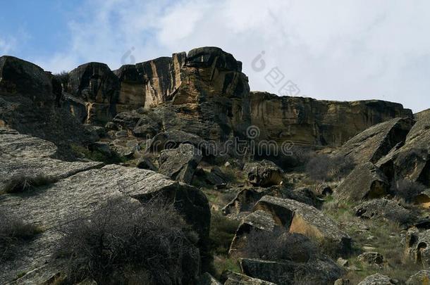 库布斯坦国家的公园反对岩石