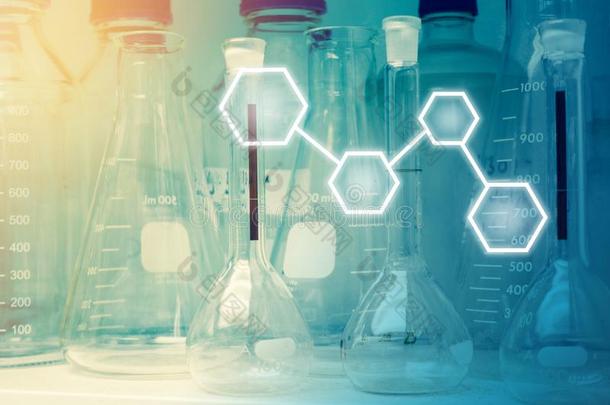 实验室研究-科学的玻璃器具类或高脚杯和空白的