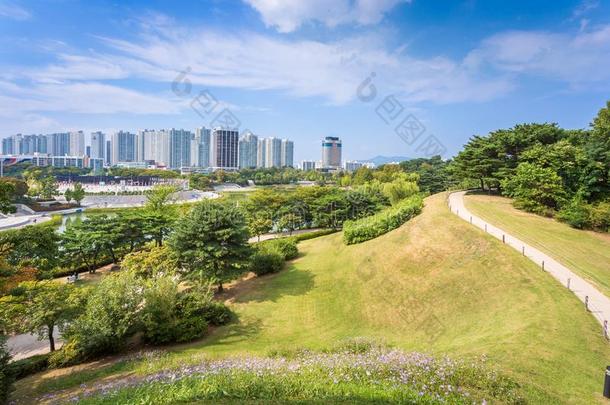 首尔城市和指已提到的人公园,城市塔建筑物采用首尔,南方侯尔