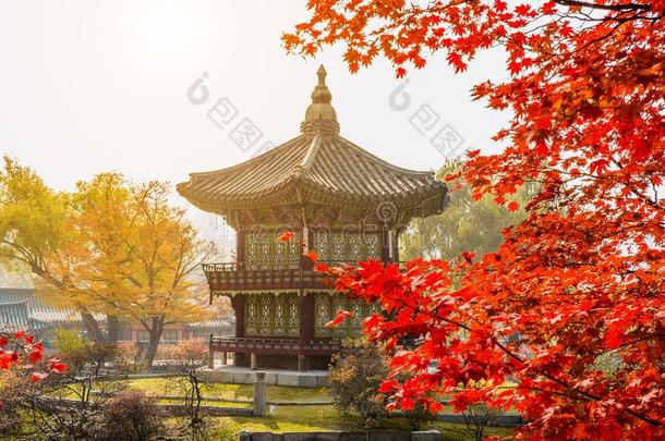 秋采用景福宫宫,首尔采用南方朝鲜